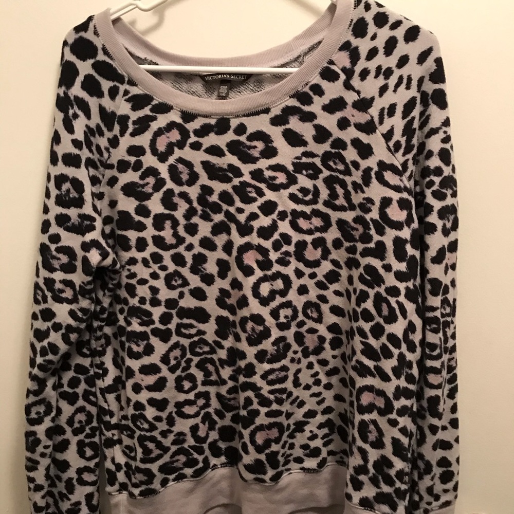 VS Leopard crew neck sweatshirt L